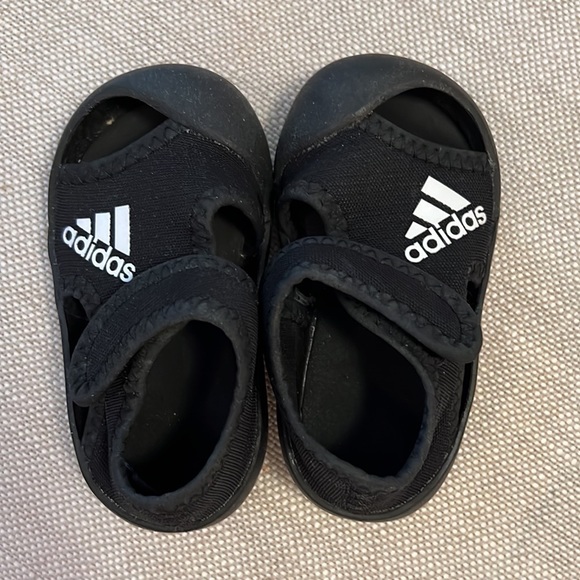 Adidas Superstar Crib sneakers (with extra right shoe) - Picture 5 of 8